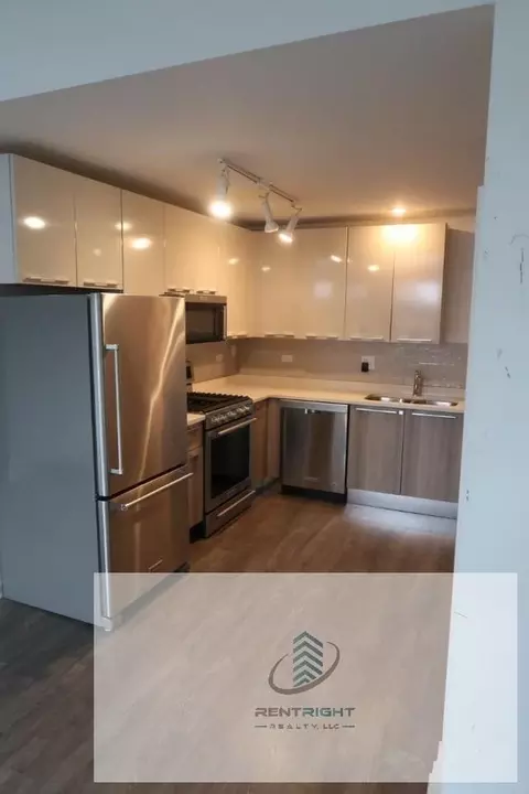 932 W Dakin St #201, Chicago, IL 60613