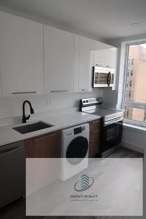 941 W Carmen Ave #602, Chicago, IL 60640