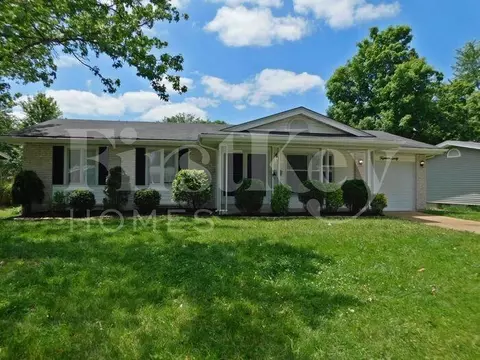 1560 Leisure Dr, Florissant, MO 63031