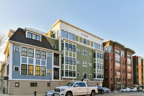 49 L St #5, Boston, MA 02127