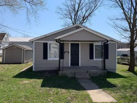 303 W Franklin St, Richmond, MO 64085