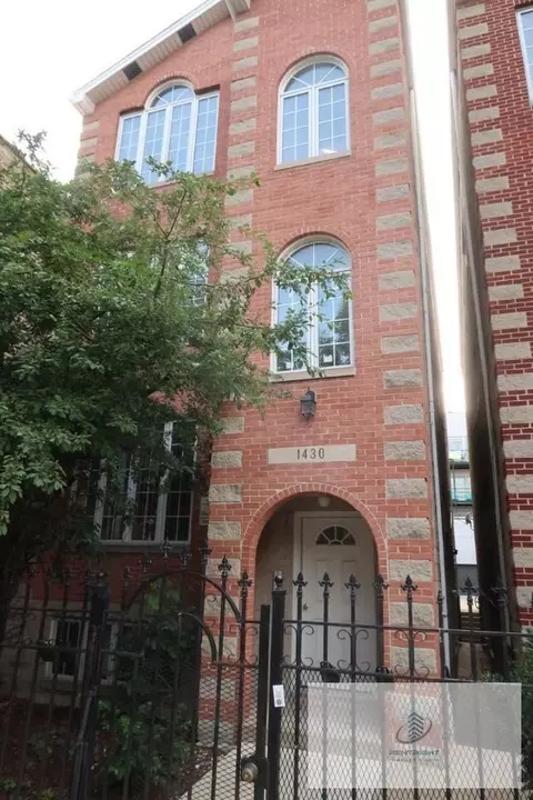 1430 N Bosworth Ave #1, Chicago, IL 60642