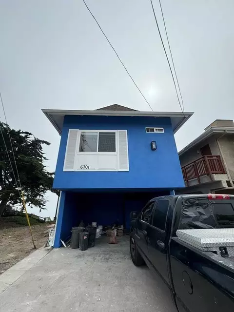 6701 Del Playa Dr, Isla Vista, CA 93117
