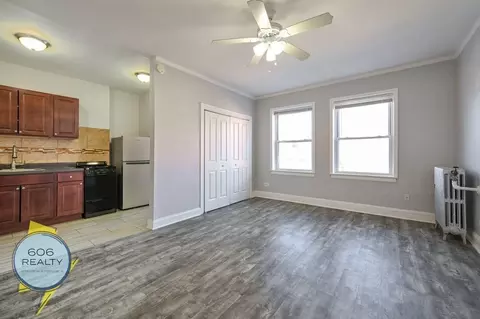 6930 N Greenview Ave #407, Chicago, IL 60626