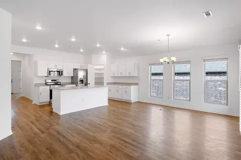 1103 SW 3rd Ave, Gentry, AR 72734