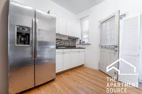 907 W Belmont Ave #3F, Chicago, IL 60657