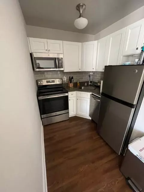 817 W Lakeside Pl #701, Chicago, IL 60640