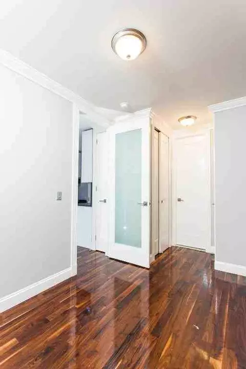 250 E 50th St #2B, New York, NY 10022
