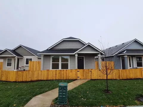 957 NW Upas Ave, Redmond, OR 97756