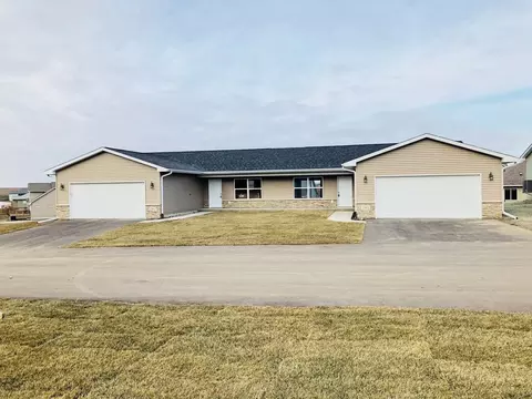 2903 Cohen Ln, Waterloo, IA 50701