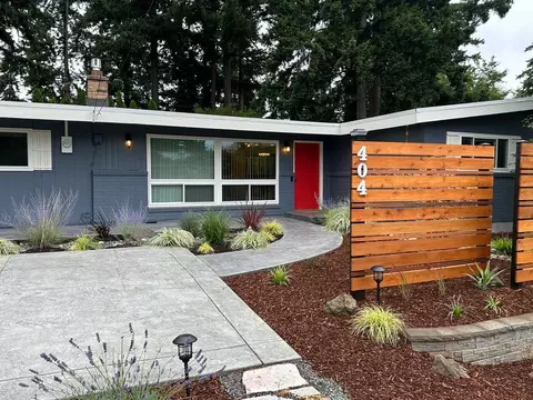 404 NW 203rd St, Shoreline, WA 98177