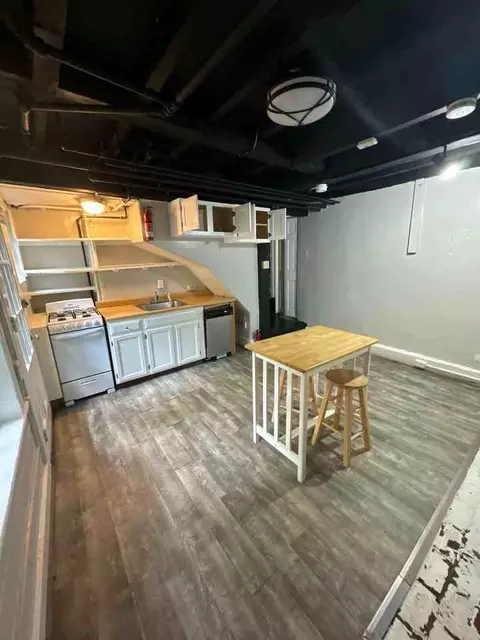2 Champney Pl #1, Boston, MA 02114