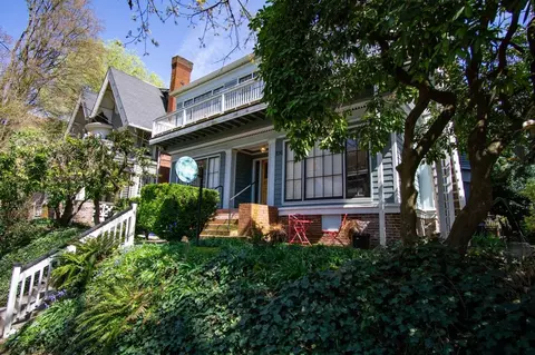 230 NW 20th Ave #8, Portland, OR 97209