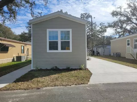 5552 Annette St, Zephyrhills, FL 33542