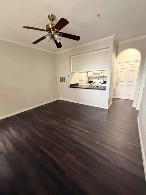 860 N Orange Ave, Orlando, FL 32801