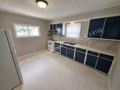 3037 Elm St, Springfield, IL 62702 photo 3