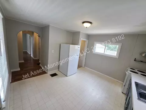 3037 Elm St, Springfield, IL 62702 photo 4