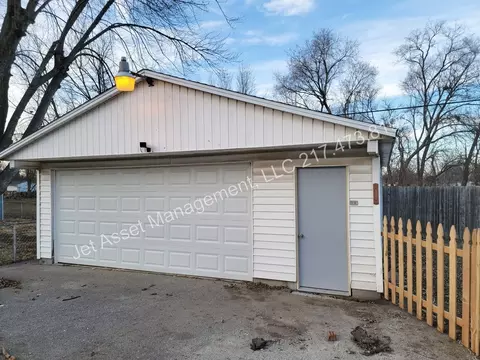 3037 Elm St, Springfield, IL 62702 photo 2
