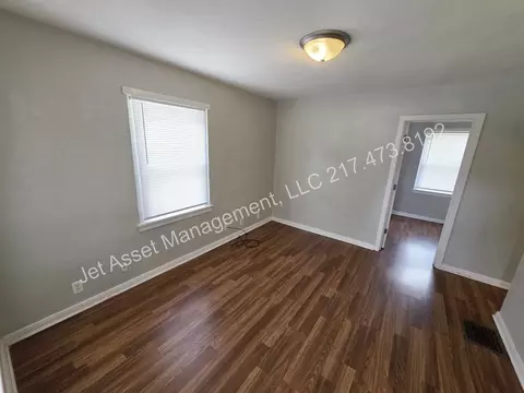 3037 Elm St, Springfield, IL 62702 photo 5