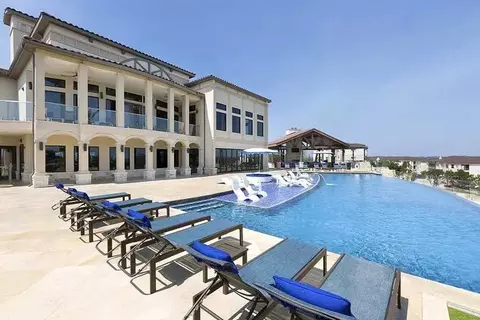 4305 N Quinlan Park Rd #B1-16, Austin, TX 78732