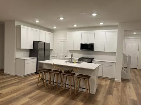27222 107th Pl SE #2FRONT, Kent, WA 98030