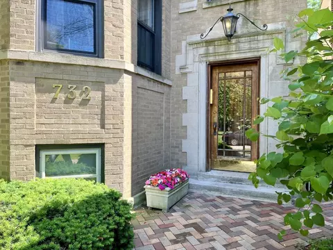 732 Mulford St, Evanston, IL 60202
