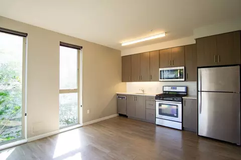 1313 SE Lambert St #203, Portland, OR 97202