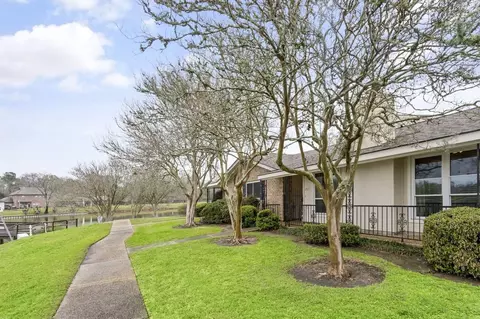 2517 Berrybrook Dr, Baton Rouge, LA 70816