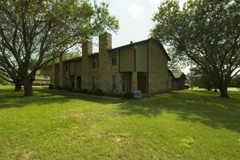 900 Kilkenny Ct #D, Denton, TX 76210
