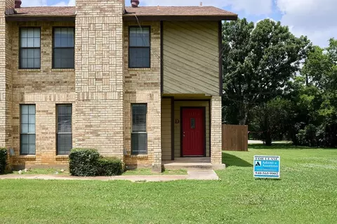 900 Kilkenny Ct #D, Denton, TX 76210