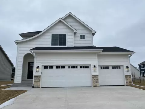 211 NE 62nd St, Ankeny, IA 50021
