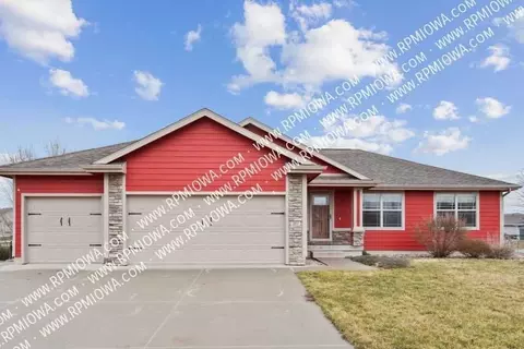 307 35th St SW, Altoona, IA 50009