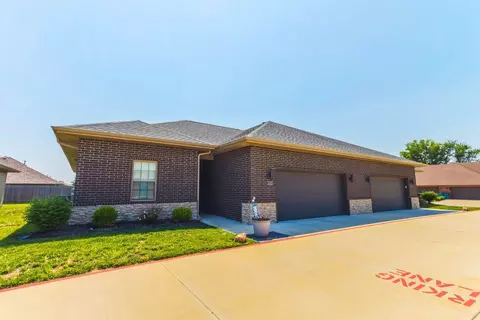 3021 W Cardinal St, Springfield, MO 65810
