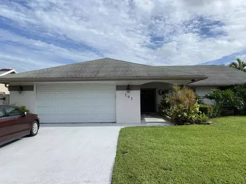 191 Parkwood Dr, Royal Palm Beach, FL 33411