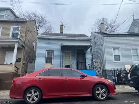 61 Highland St, Paterson, NJ 07524