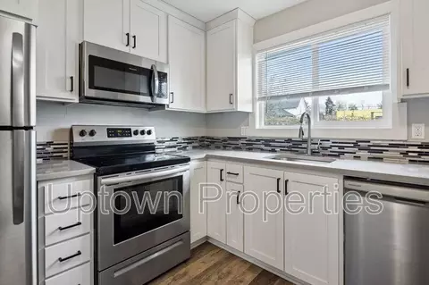 8045 NE Flanders St, Portland, OR 97213