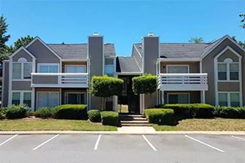 Vinca Cir, Charlotte, NC 28213