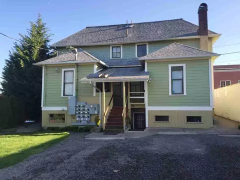 914 7th St, Oregon City, OR 97045
