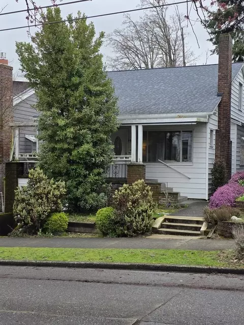 1620 N 52nd St, Seattle, WA 98103