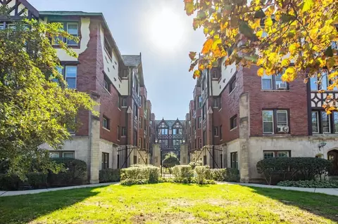 1645 W Touhy Ave #3W, Chicago, IL 60626
