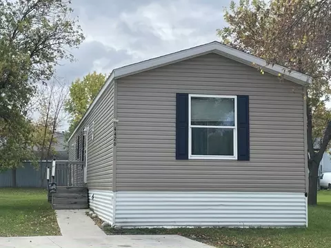 4426 San Juan Dr S, Fargo, ND 58103