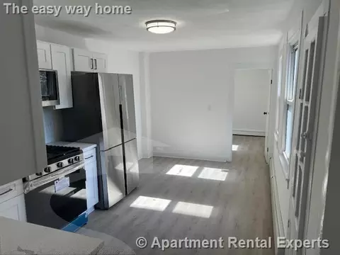 8 6th St #1, Cambridge, MA 02141