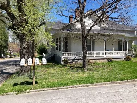 322 W 12th St #4, Columbia, TN 38401