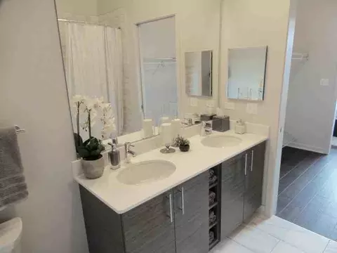 1222 W Madison St, Chicago, IL 60607