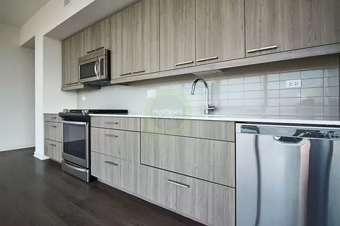 730 W Couch Pl, Chicago, IL 60661