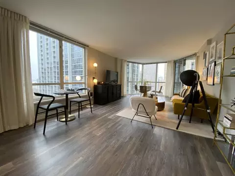 1 E Delaware Pl #1-1, Chicago, IL 60611