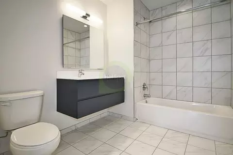 805 N La Salle Dr #1-2PH, Chicago, IL 60610