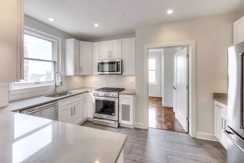 3270 N Lake Shore Dr #2-2, Chicago, IL 60657