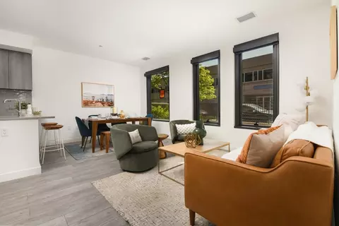 855 W Madison St #2-2, Chicago, IL 60607