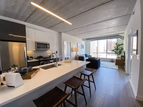 734 W Sheridan Rd #2-2, Chicago, IL 60613
